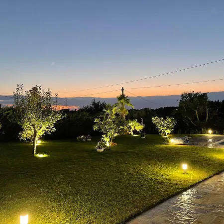 Trulli In Giardino